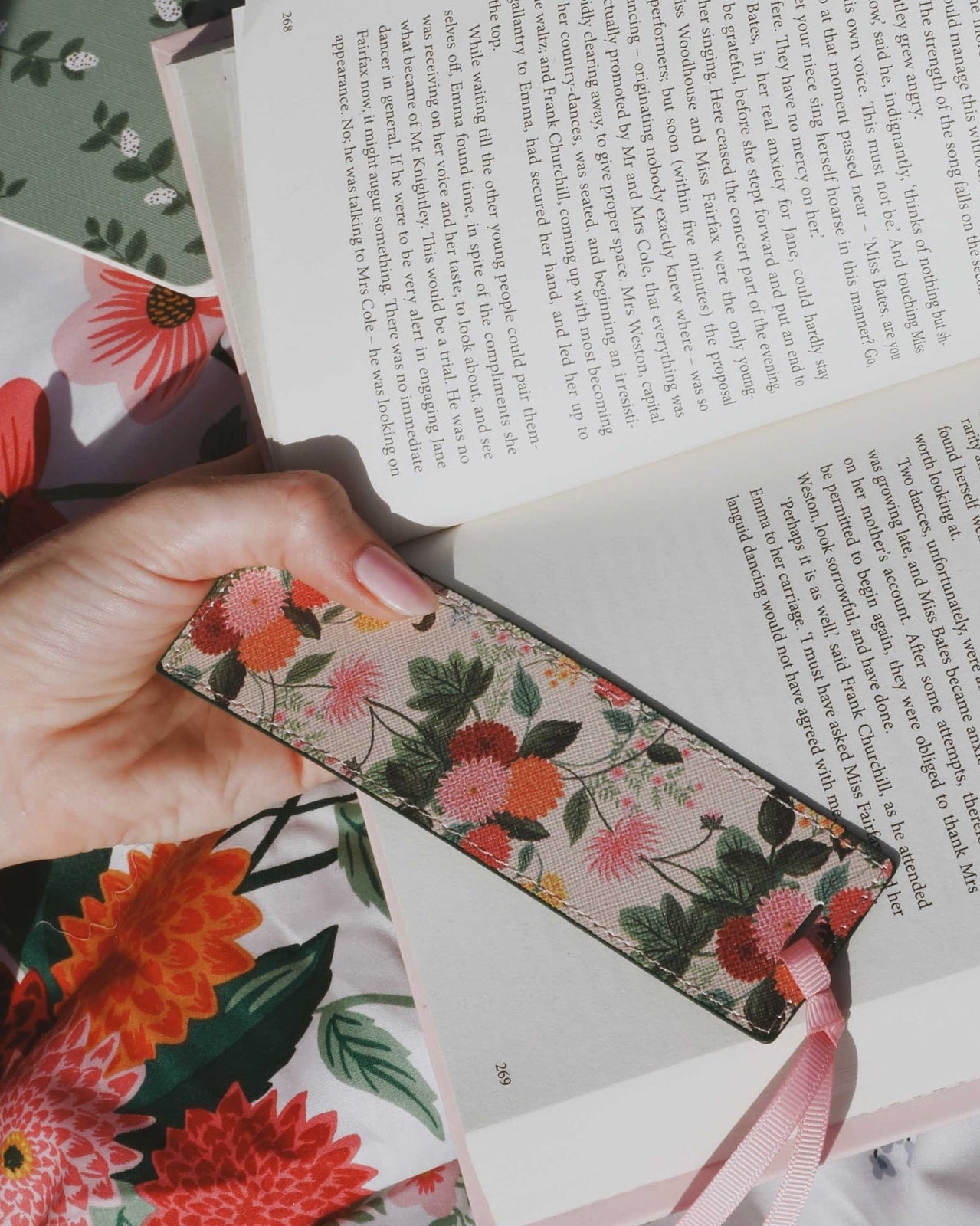 Bookmark - Dahlia