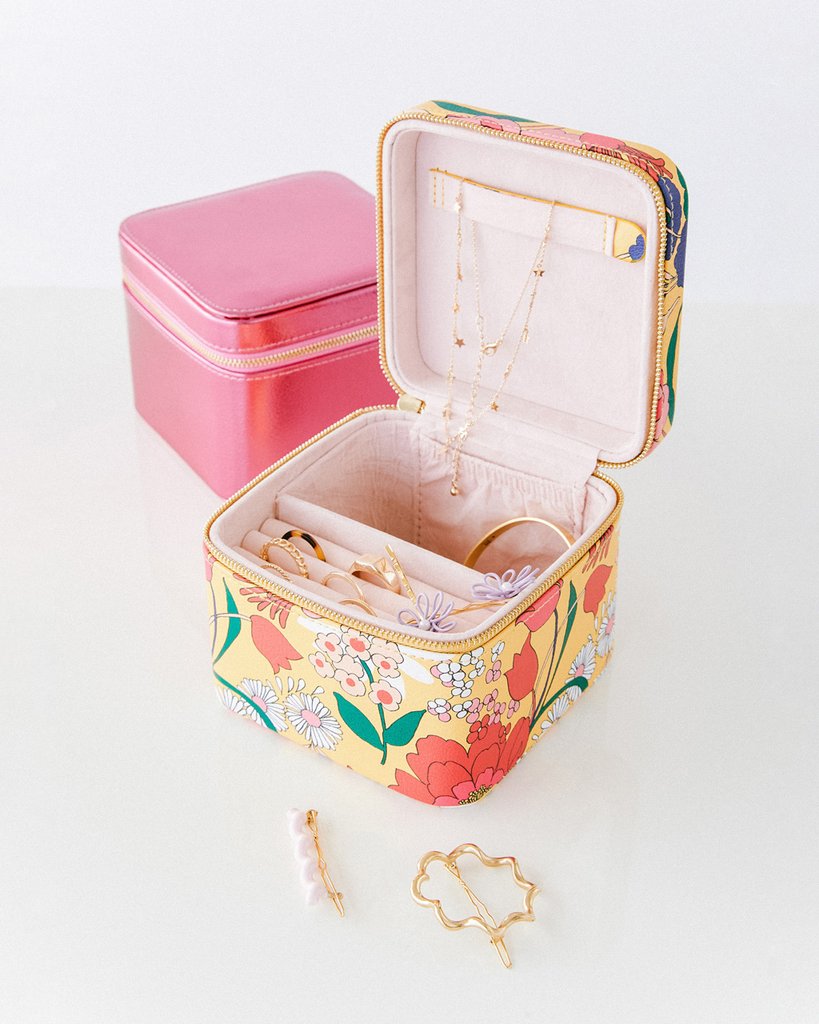 The Getaway Jewelry Organizer - Metallic Hot Pink