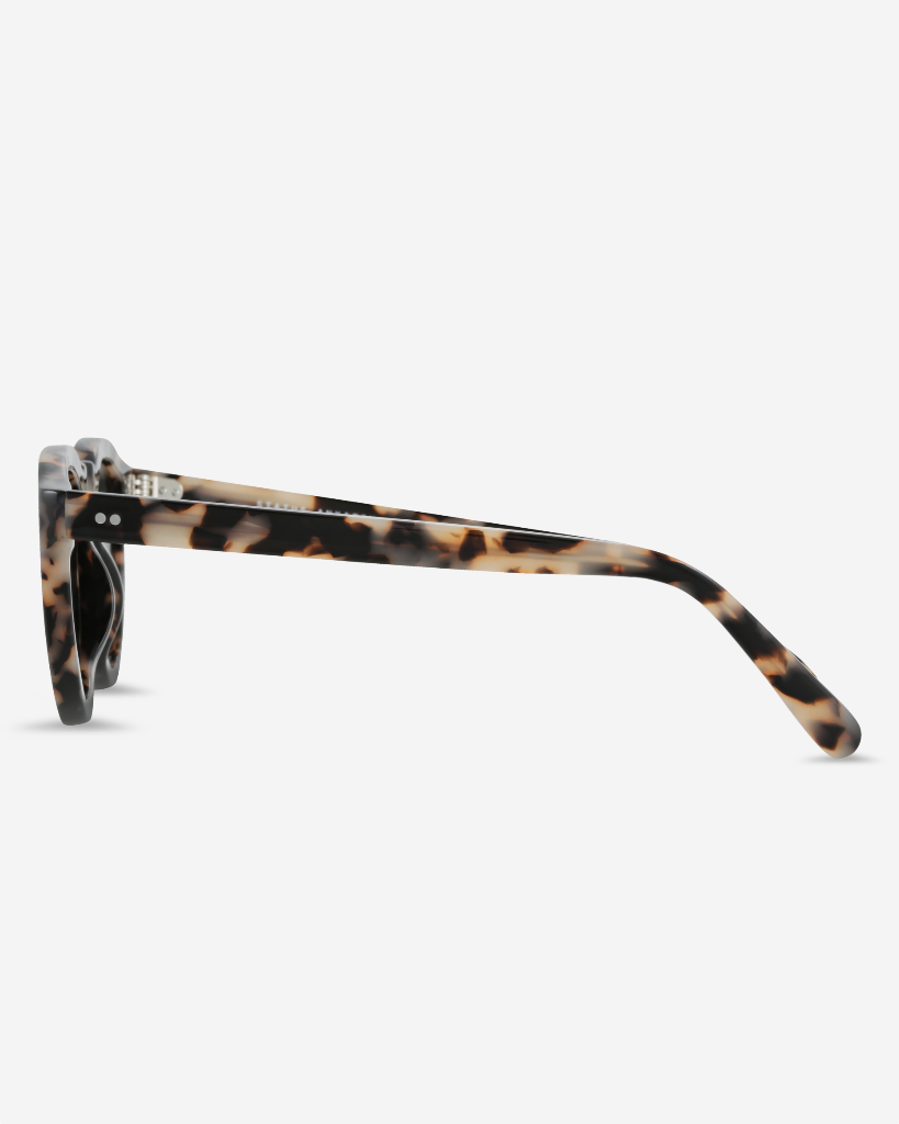 Detached - White Tort