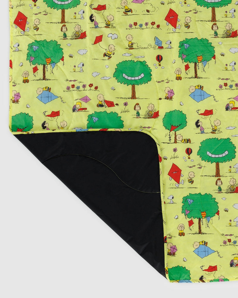 
                      
                        Puffy Picnic Blanket - Peanuts Kite Eating Tree
                      
                    