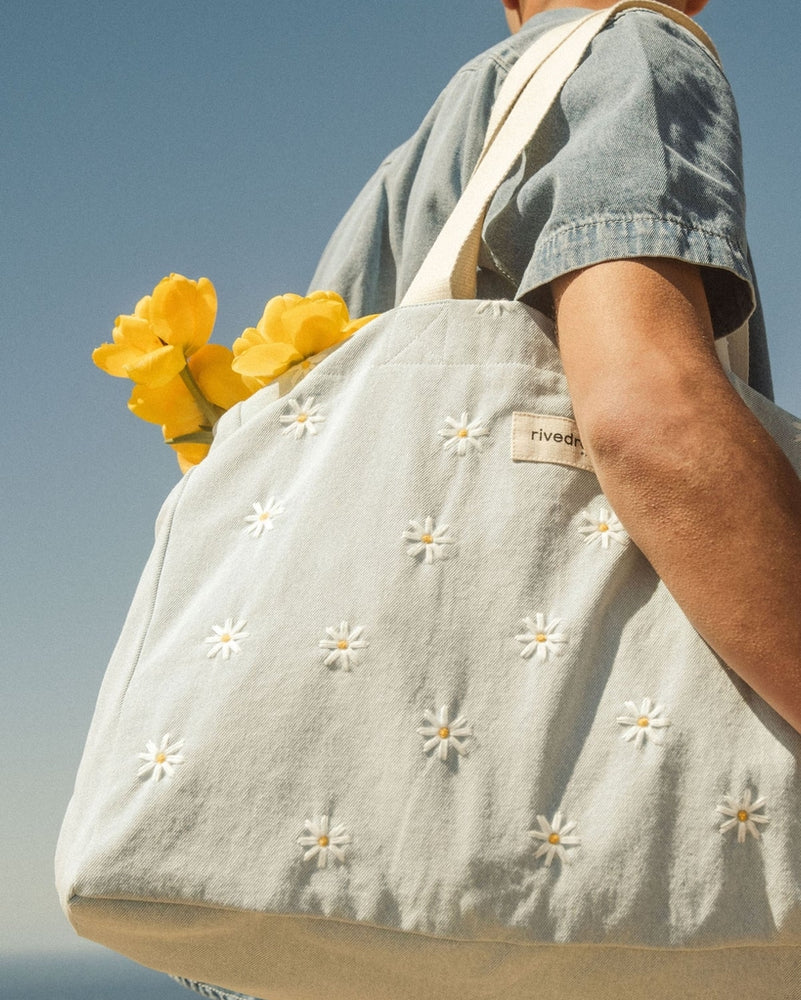 
                      
                        Thérèse The Tote Bag - Marguerite
                      
                    