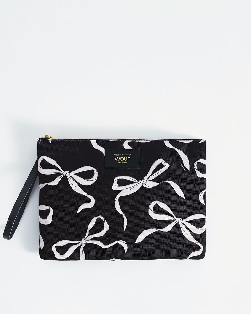 
                      
                        Pouch Bag - Carlota
                      
                    