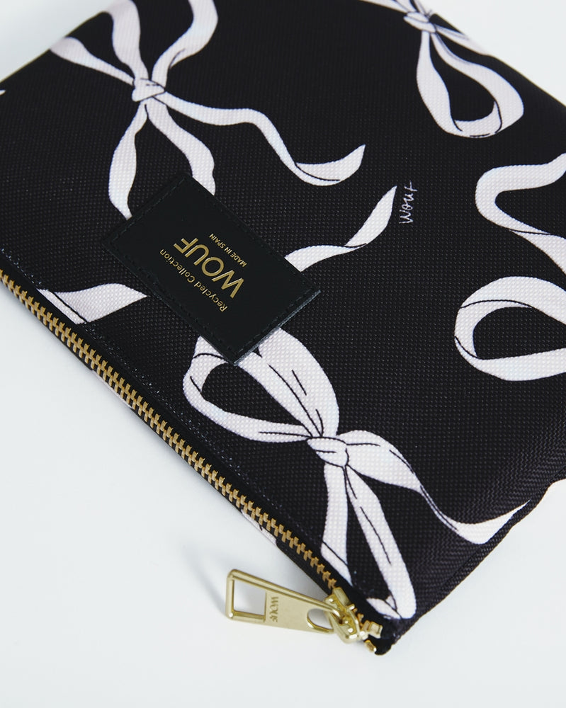 
                      
                        Pouch Bag - Carlota
                      
                    