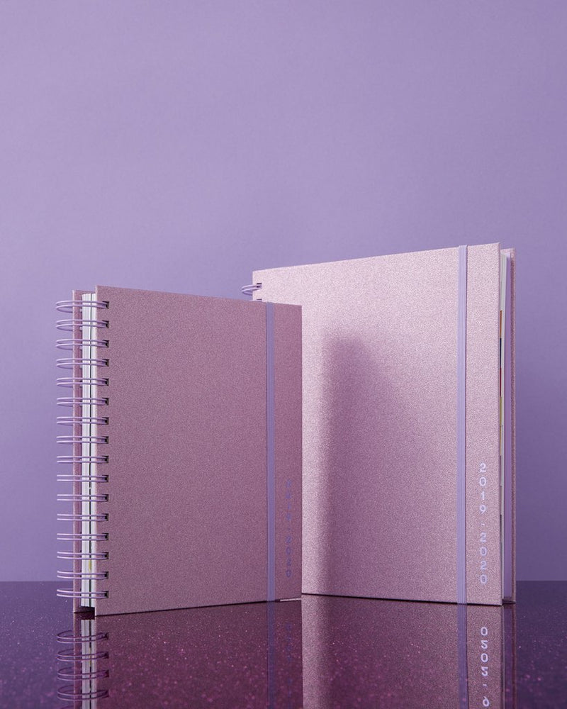 
                      
                        Planner 17-Month Large [2019/2020] - Lilac Glitter
                      
                    