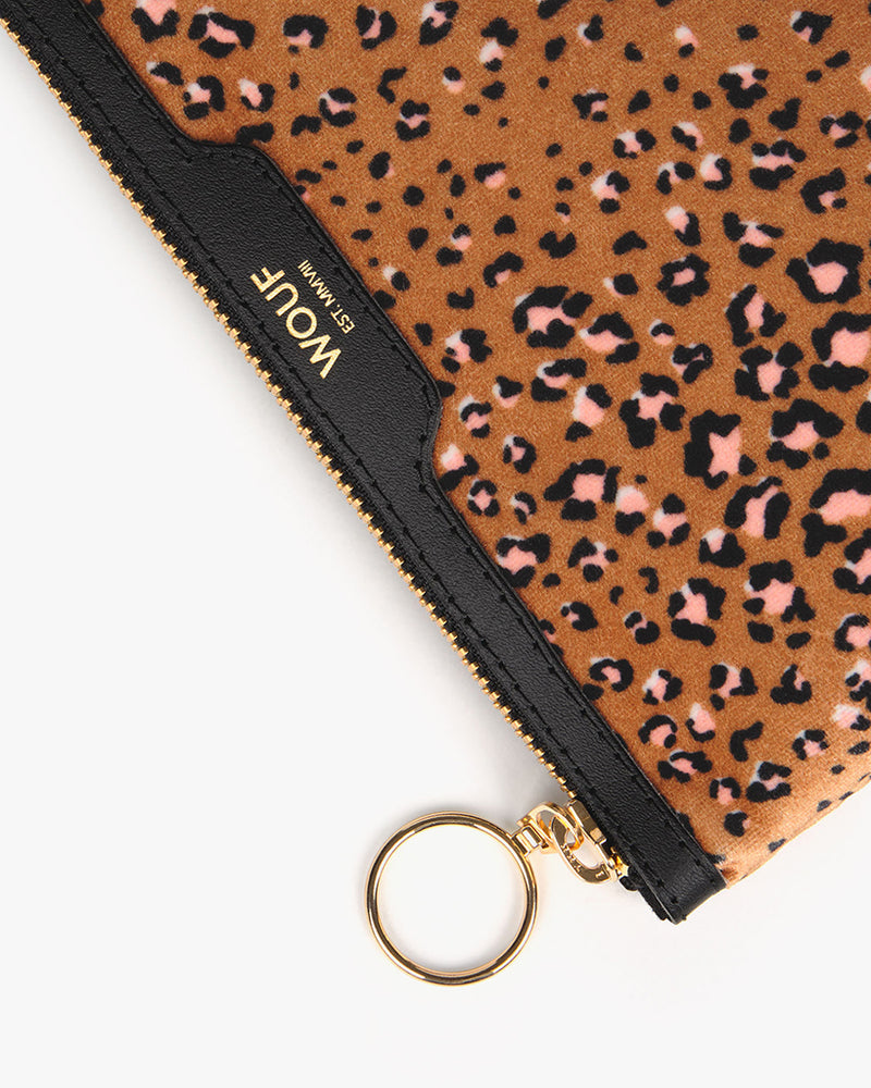 
                      
                        Pocket Clutch - Bruna
                      
                    