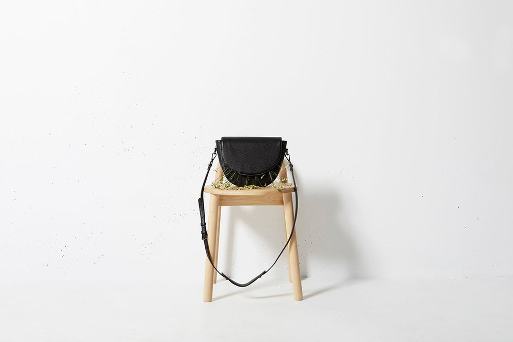 
                      
                        The Oracle - Black
                      
                    