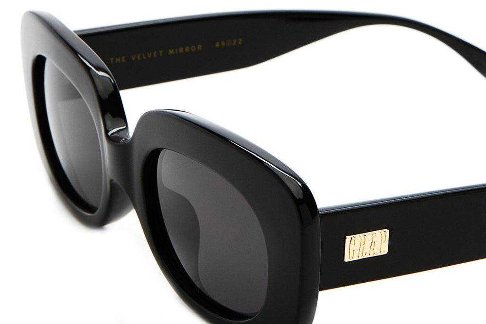 
                      
                        The Velvet Mirror - Gloss Black
                      
                    