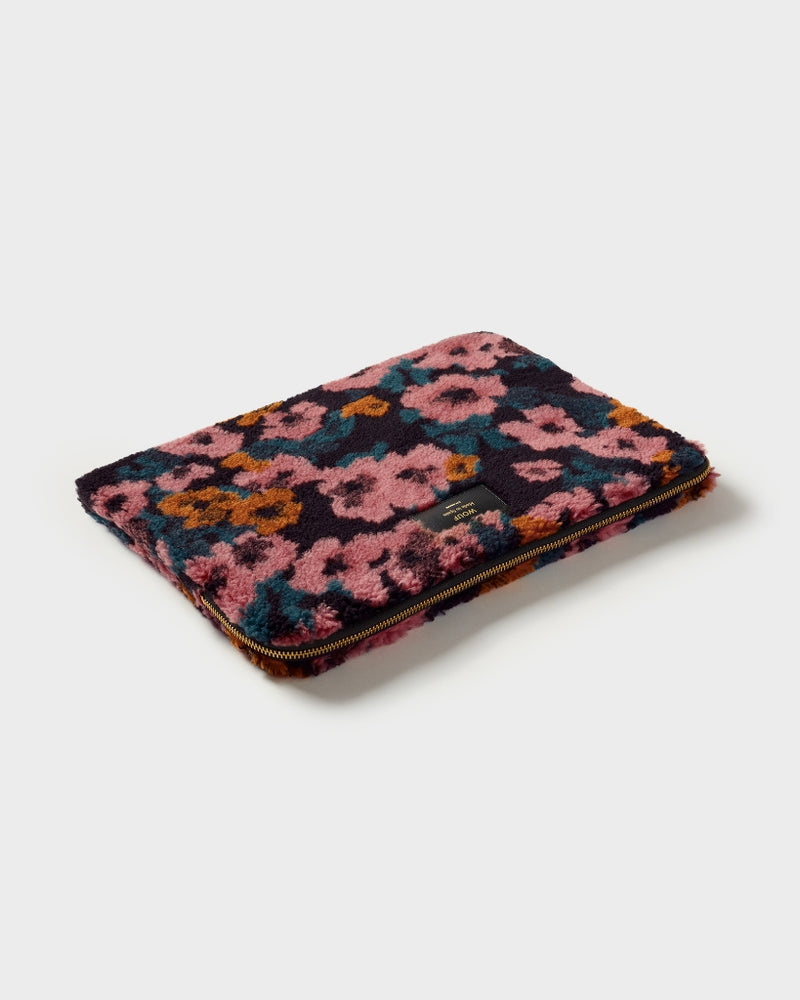 
                      
                        Teddy's Capsule Tech Case - Carmen
                      
                    