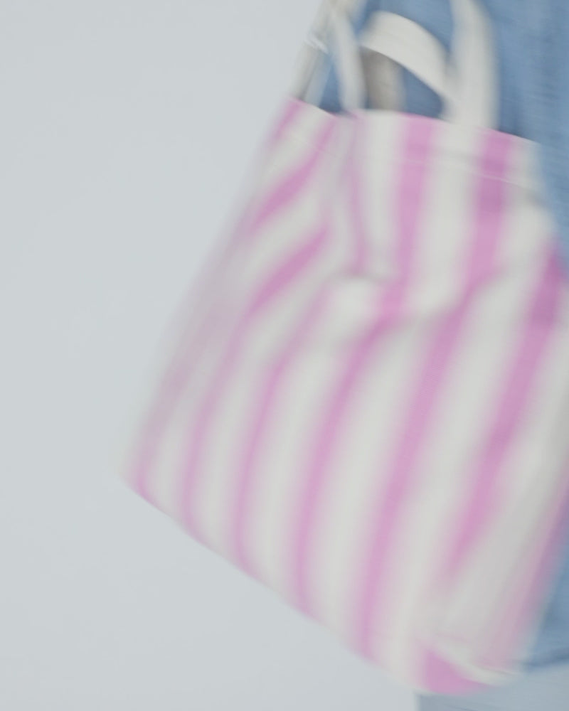 
                      
                        Load and play video in Gallery viewer, Horizontal Zip Duck Bag - Pistachio
                      
                    